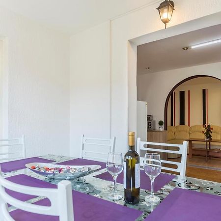 Nice Apartment In Pula With Kitchen Exterior foto