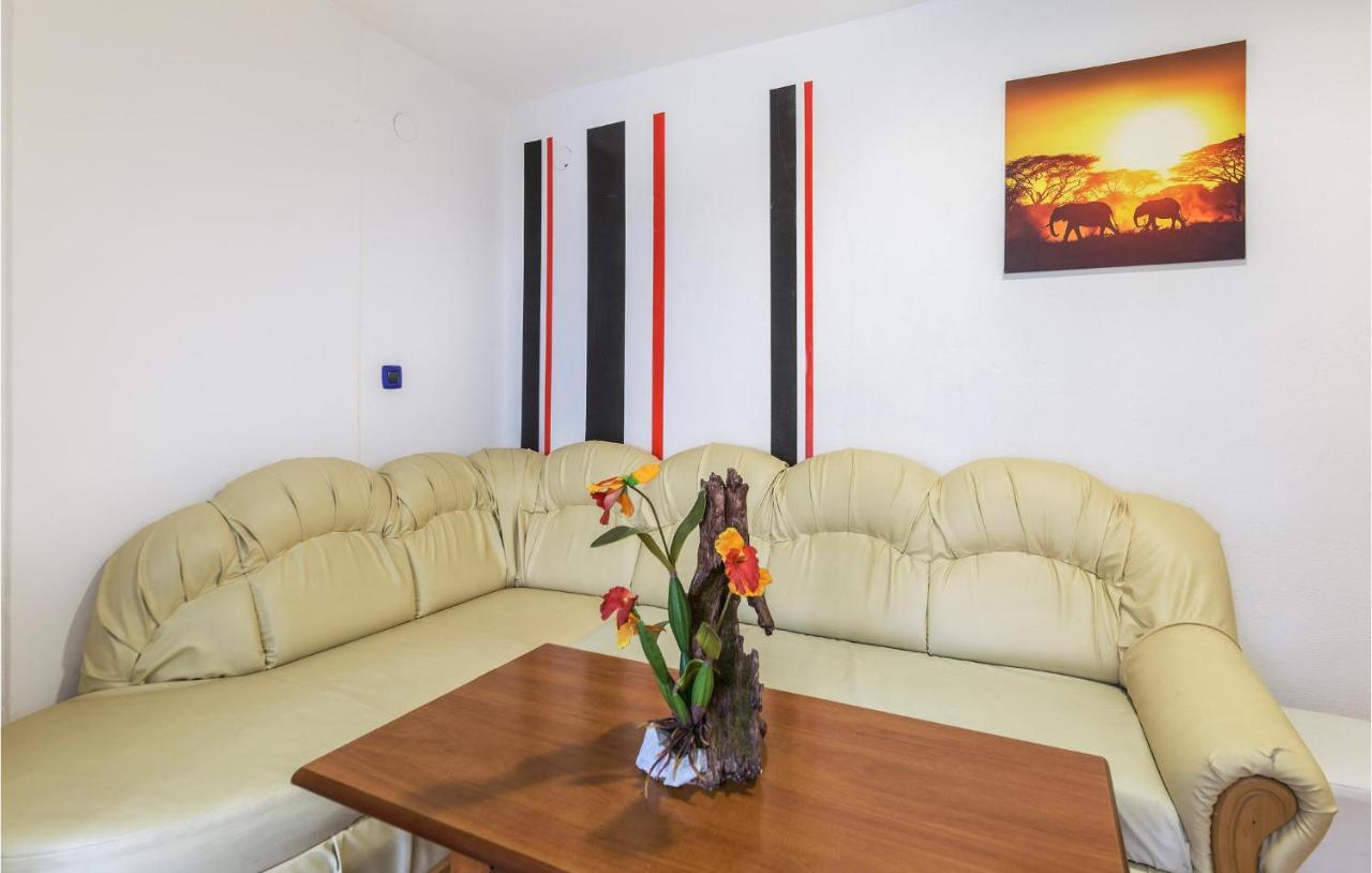 Nice Apartment In Pula With Kitchen Exterior foto