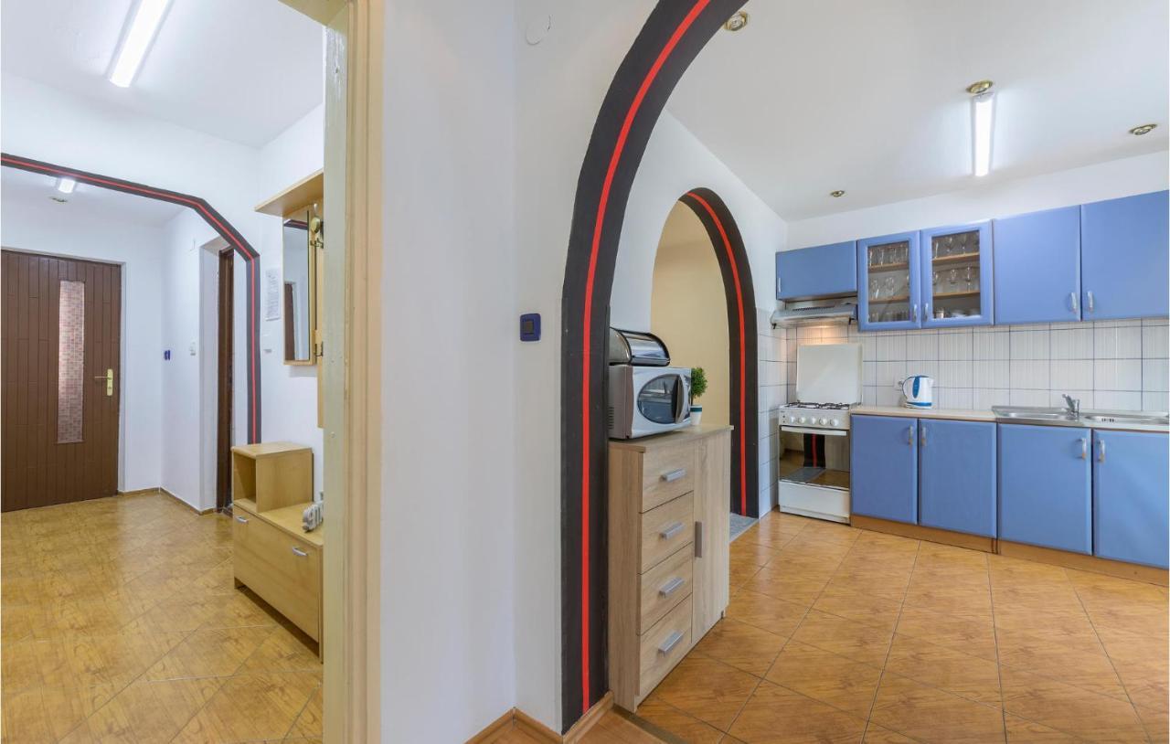 Nice Apartment In Pula With Kitchen Exterior foto