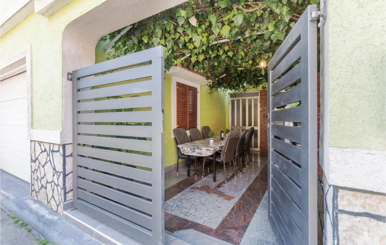 Nice Apartment In Pula With Kitchen Exterior foto